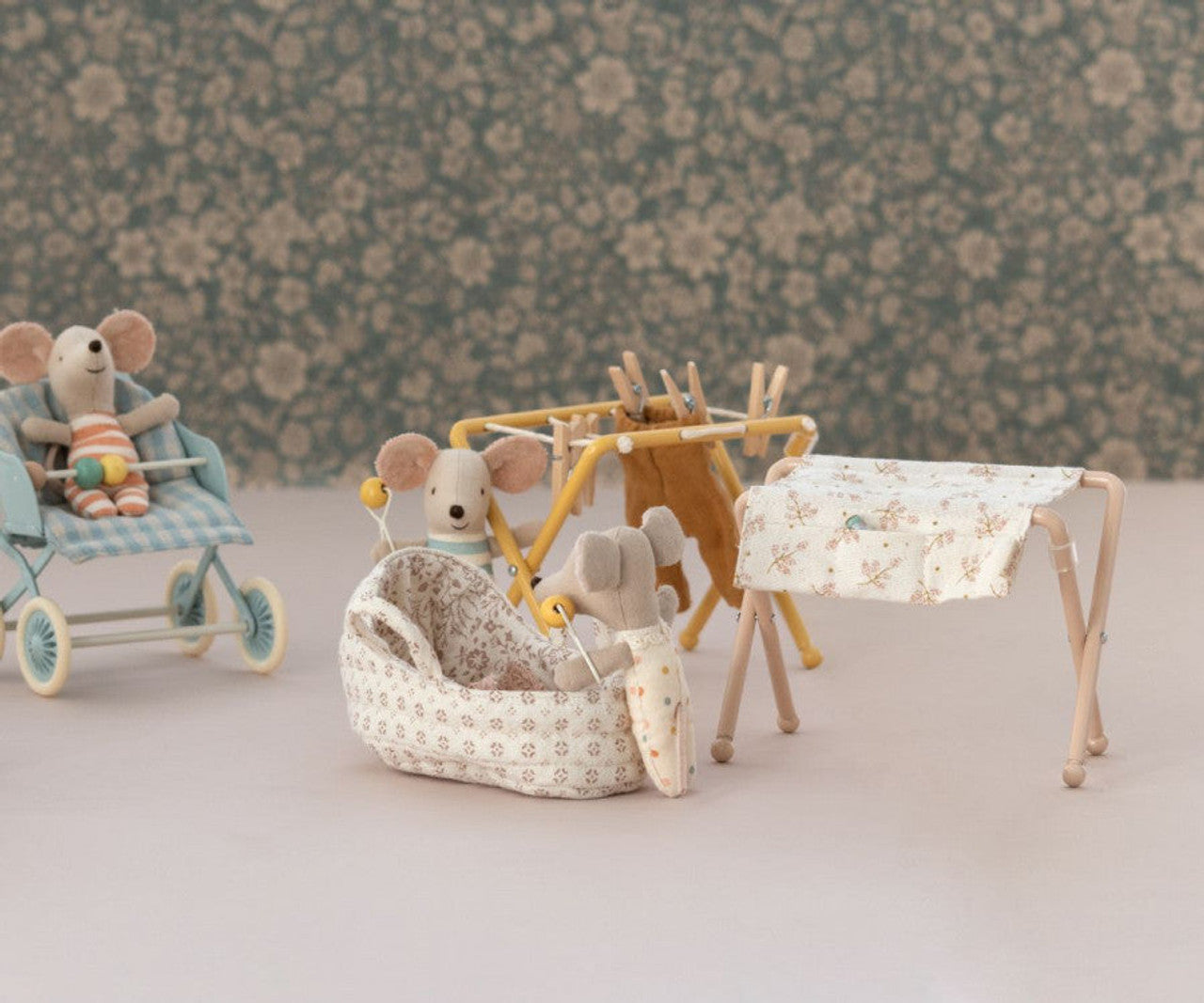 Carrycot, Baby Mouse