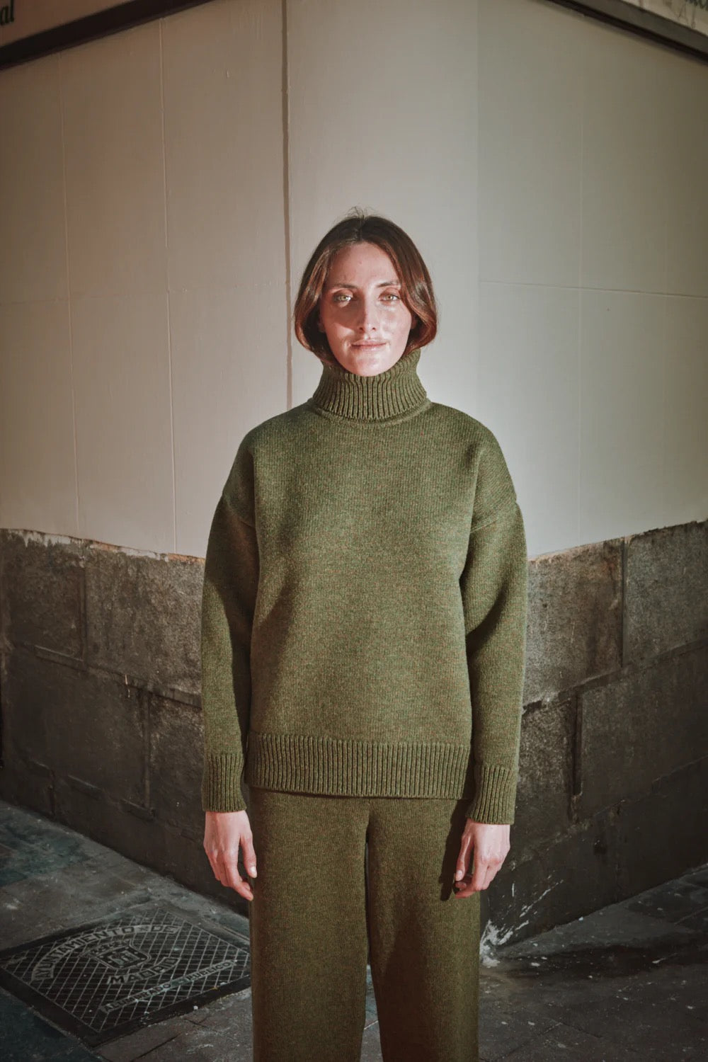 Therese Turtleneck Sweater in Merino Wool - Olive Green