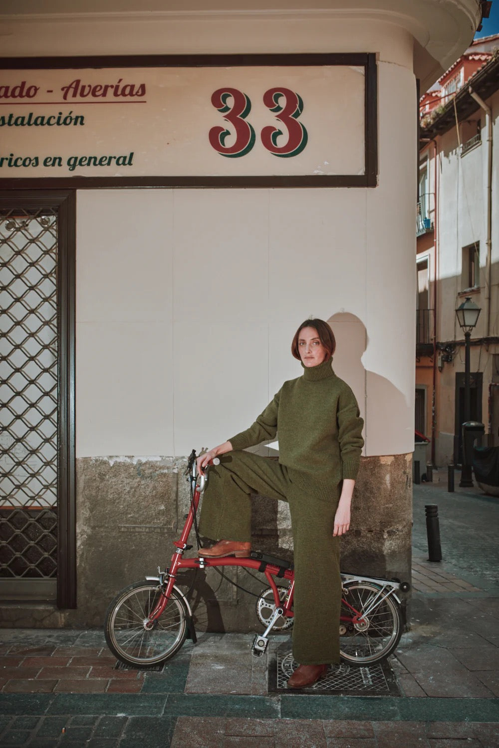 Therese Turtleneck Sweater in Merino Wool - Olive Green