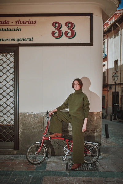 Therese Turtleneck Sweater in Merino Wool - Olive Green