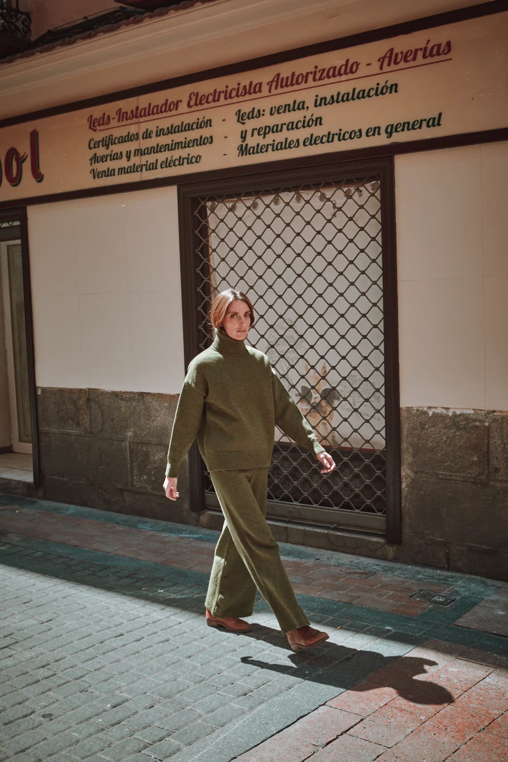 Therese Turtleneck Sweater in Merino Wool - Olive Green