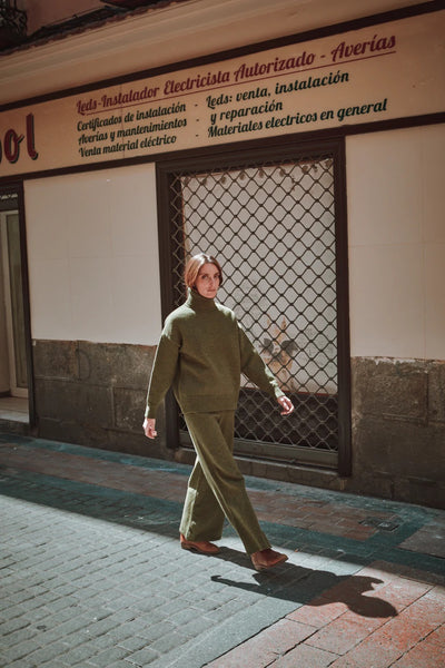 Therese Turtleneck Sweater in Merino Wool - Olive Green