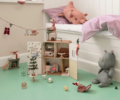 Christmas Mouse, Baby in Suitcase