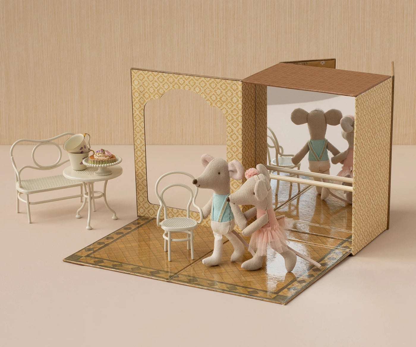 Ballet Mice in Dance studio, Little Sister