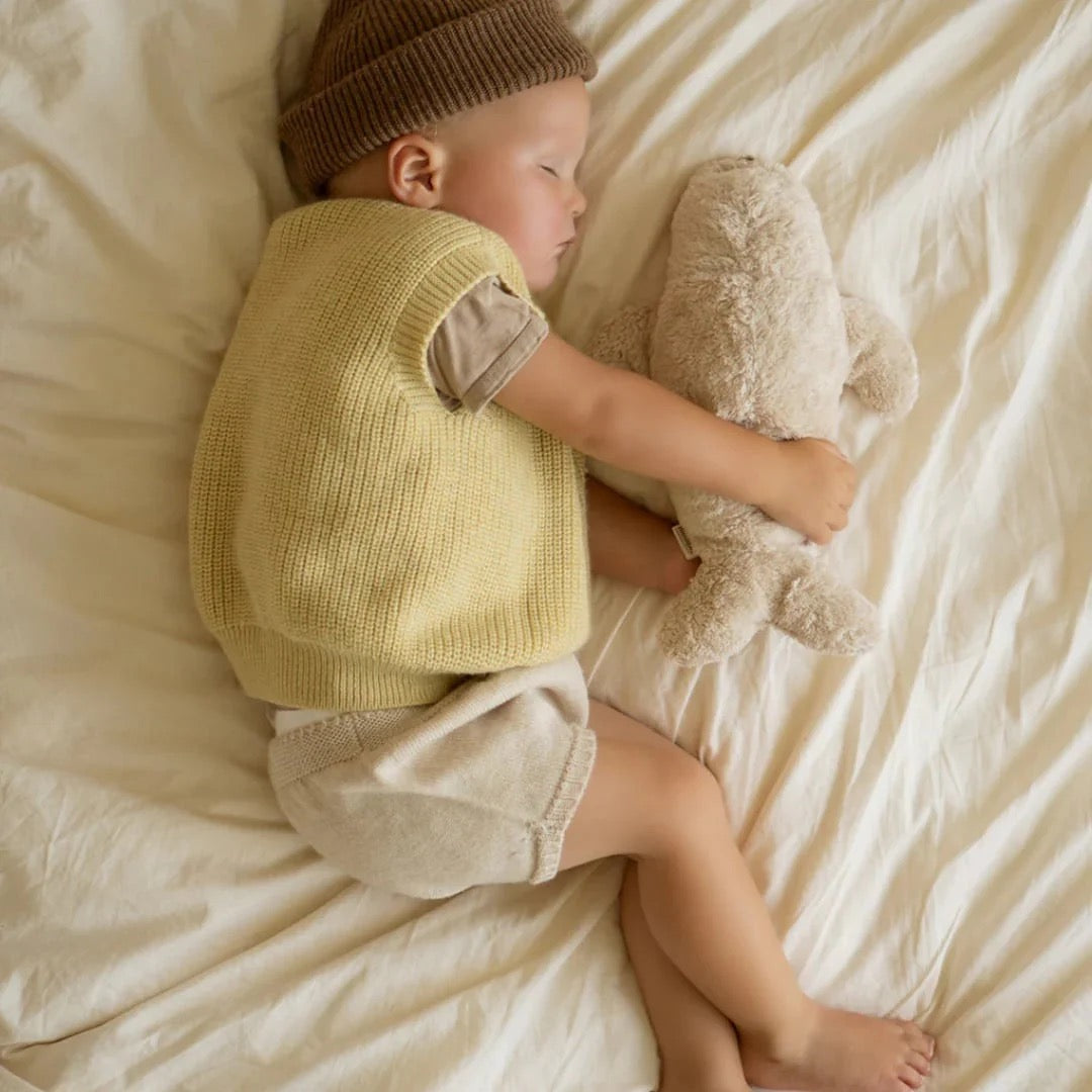 Moonie Organic Humming Seal With Lamp - Sand