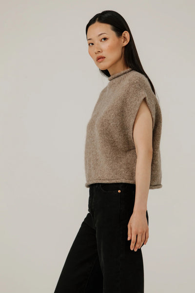 Alpaca Iris Vest in Dark Fawn
