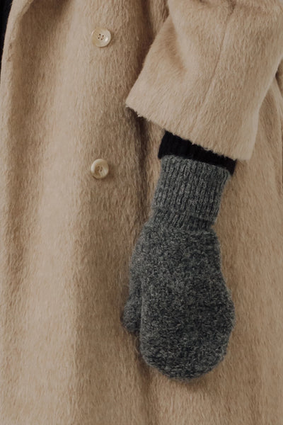 Albaca Boucle Mittens in Stone