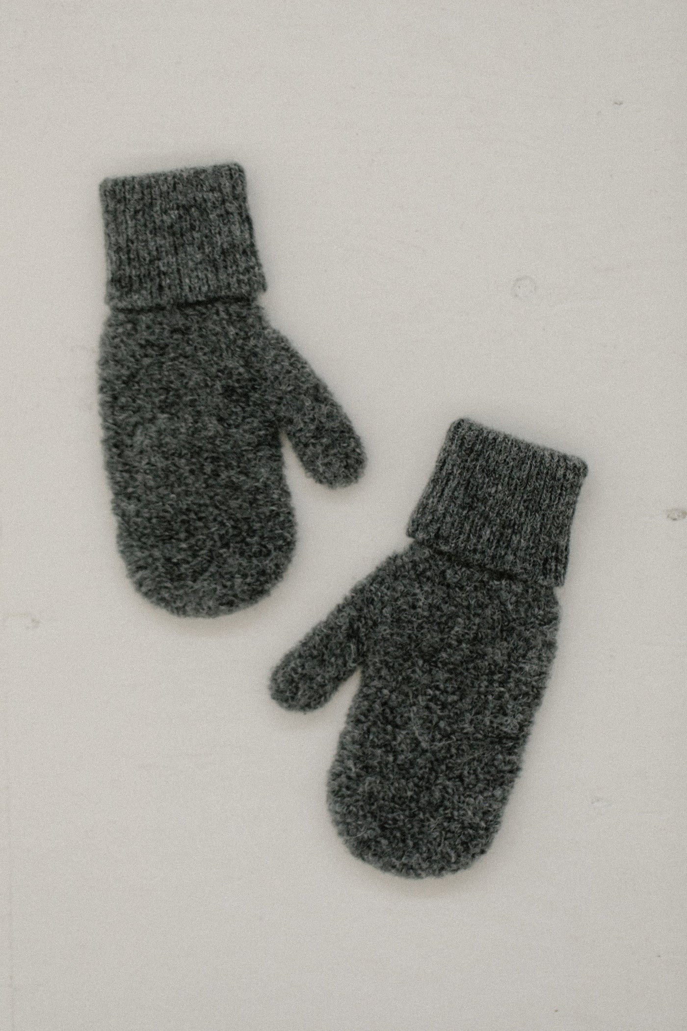 Albaca Boucle Mittens in Stone
