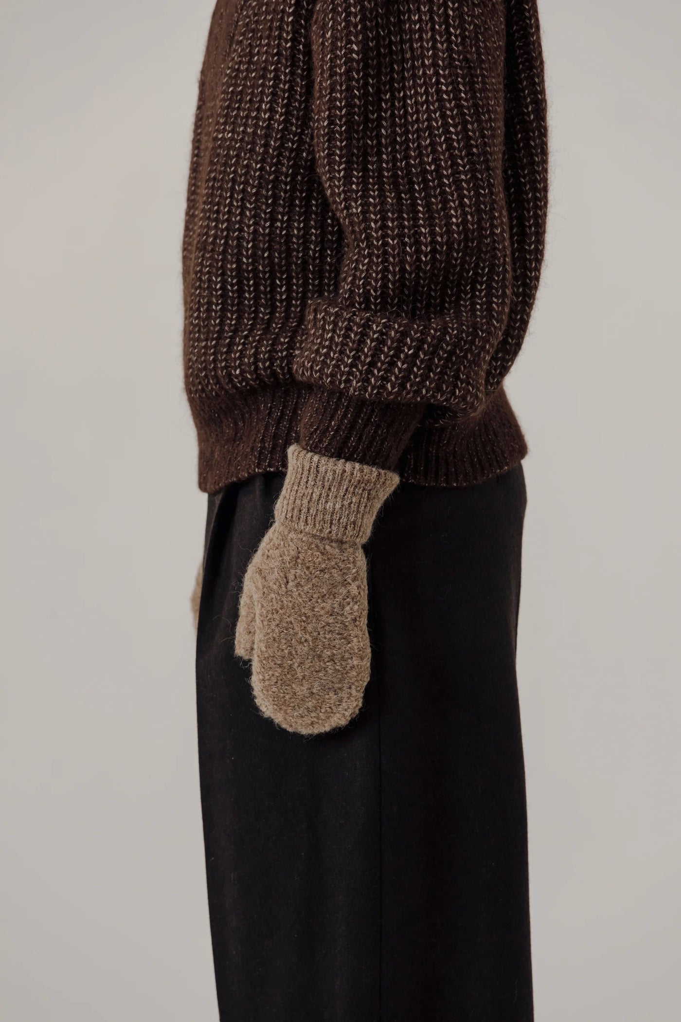 Albaca Boucle Mittens in Taupe