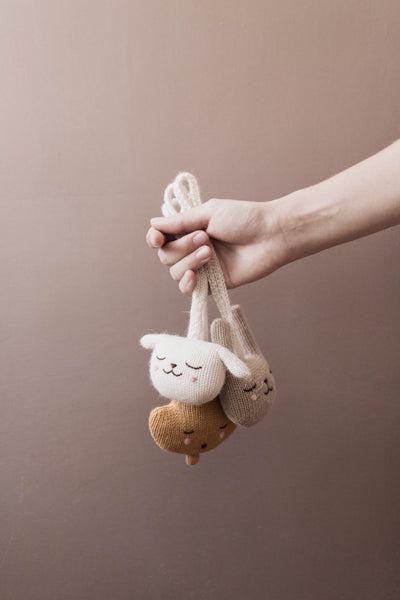 Hochet suspendu en forme de lapin